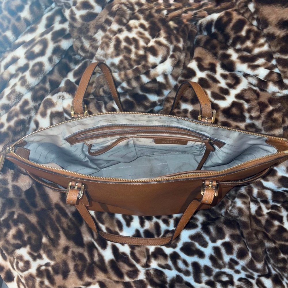 Michael Kors Jetset Saffiano Leather Tote Purse - Picture 9 of 12